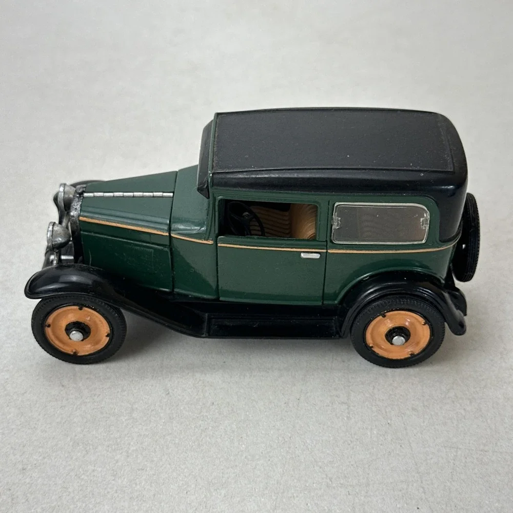 1930 Chevy Coach National Motor Museum Die Cast 1:32 Green Loose
